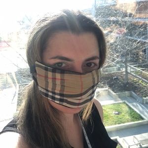 1 plaid face mask with a ties
